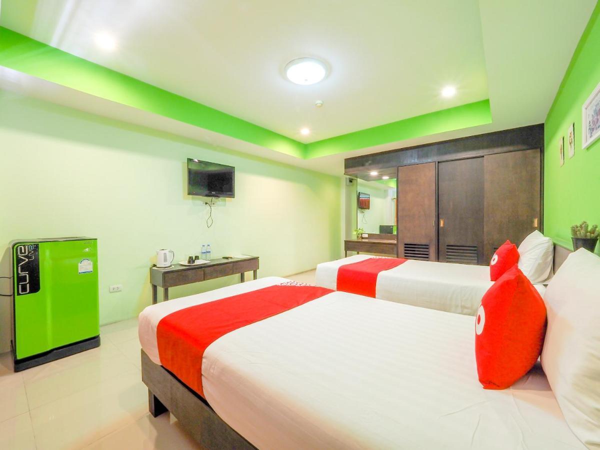 Oyo 75367 Ud Pattaya Hotel Банг Ламунг Екстериор снимка