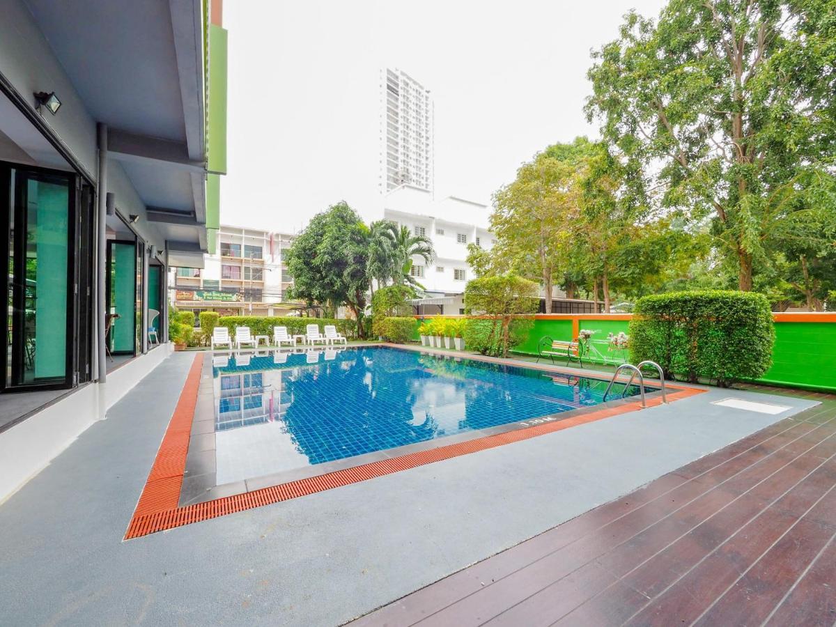 Oyo 75367 Ud Pattaya Hotel Банг Ламунг Екстериор снимка