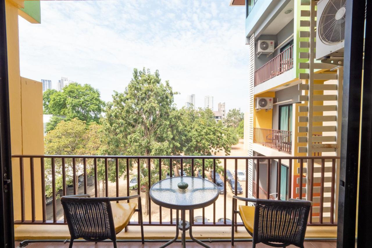 Oyo 75367 Ud Pattaya Hotel Банг Ламунг Екстериор снимка