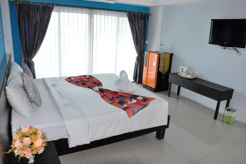 Oyo 75367 Ud Pattaya Hotel Банг Ламунг Екстериор снимка