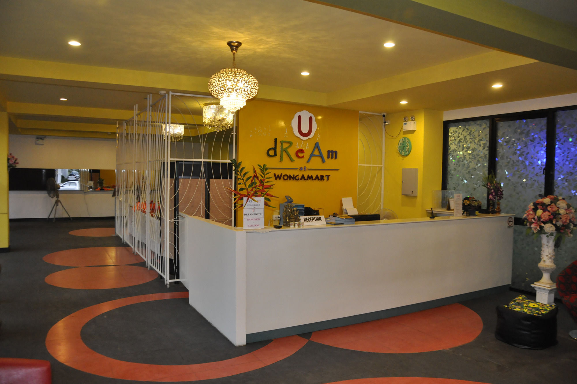Oyo 75367 Ud Pattaya Hotel Банг Ламунг Екстериор снимка