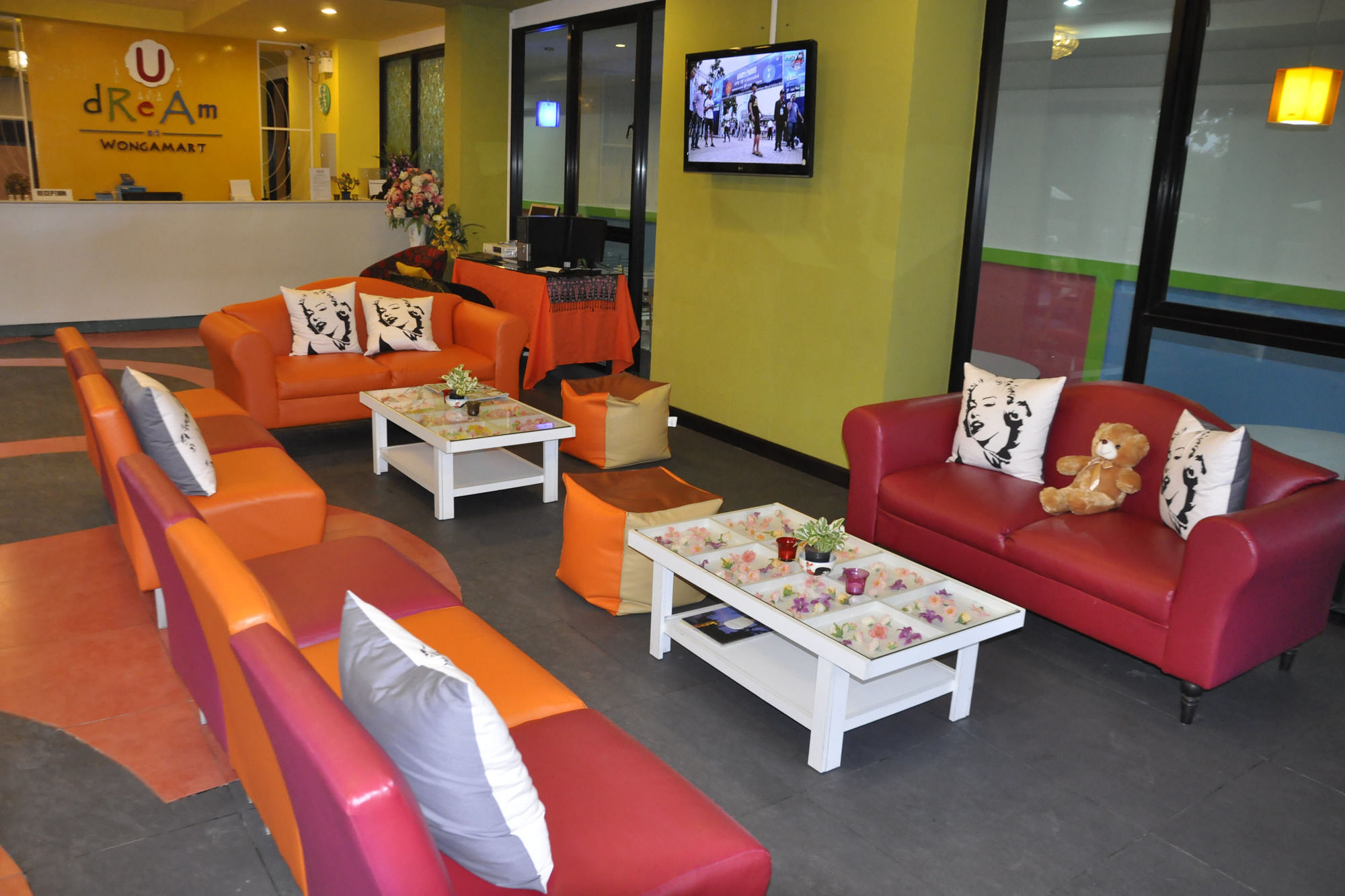 Oyo 75367 Ud Pattaya Hotel Банг Ламунг Екстериор снимка