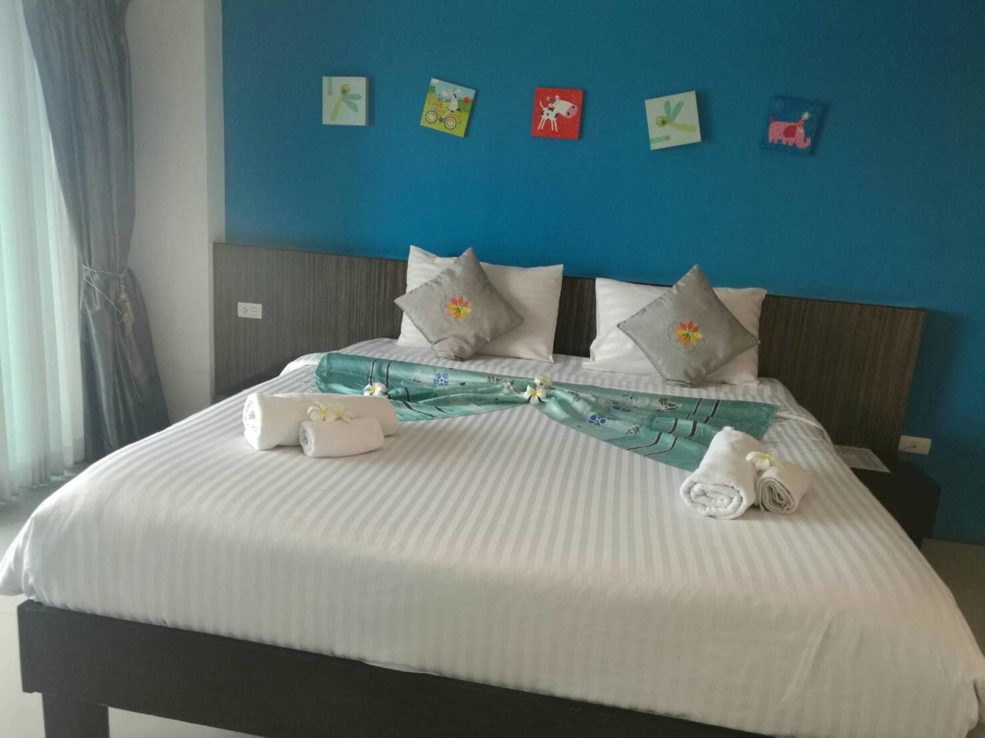 Oyo 75367 Ud Pattaya Hotel Банг Ламунг Екстериор снимка