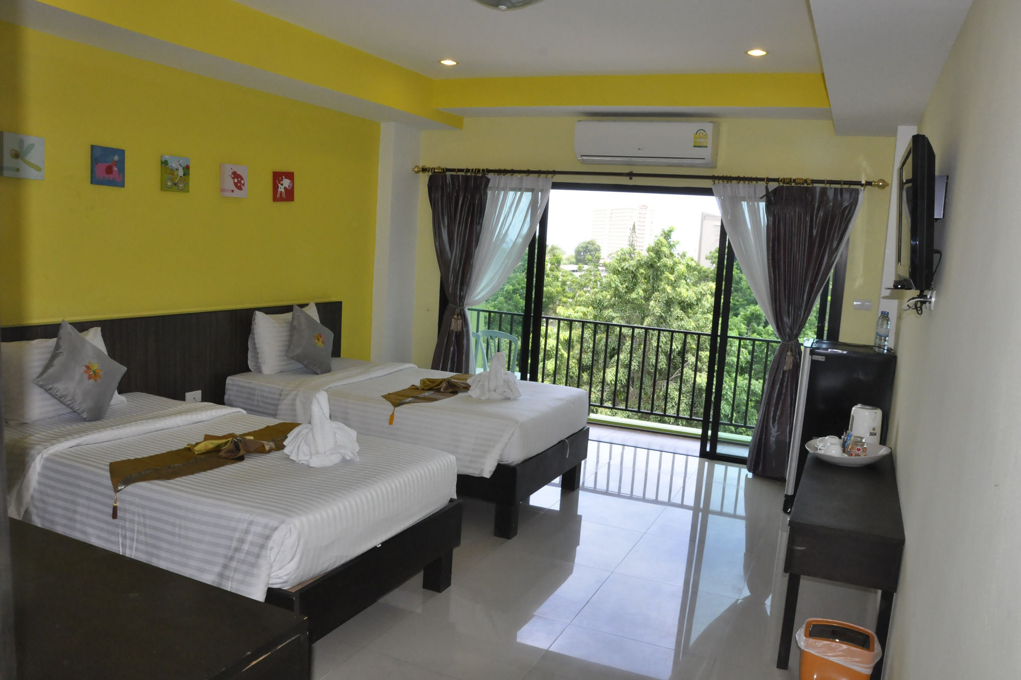 Oyo 75367 Ud Pattaya Hotel Банг Ламунг Екстериор снимка