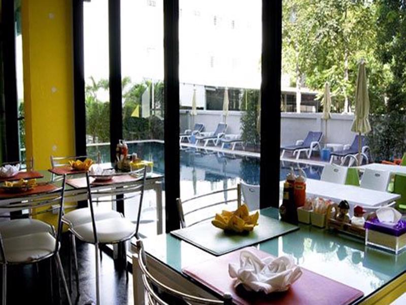 Oyo 75367 Ud Pattaya Hotel Банг Ламунг Екстериор снимка