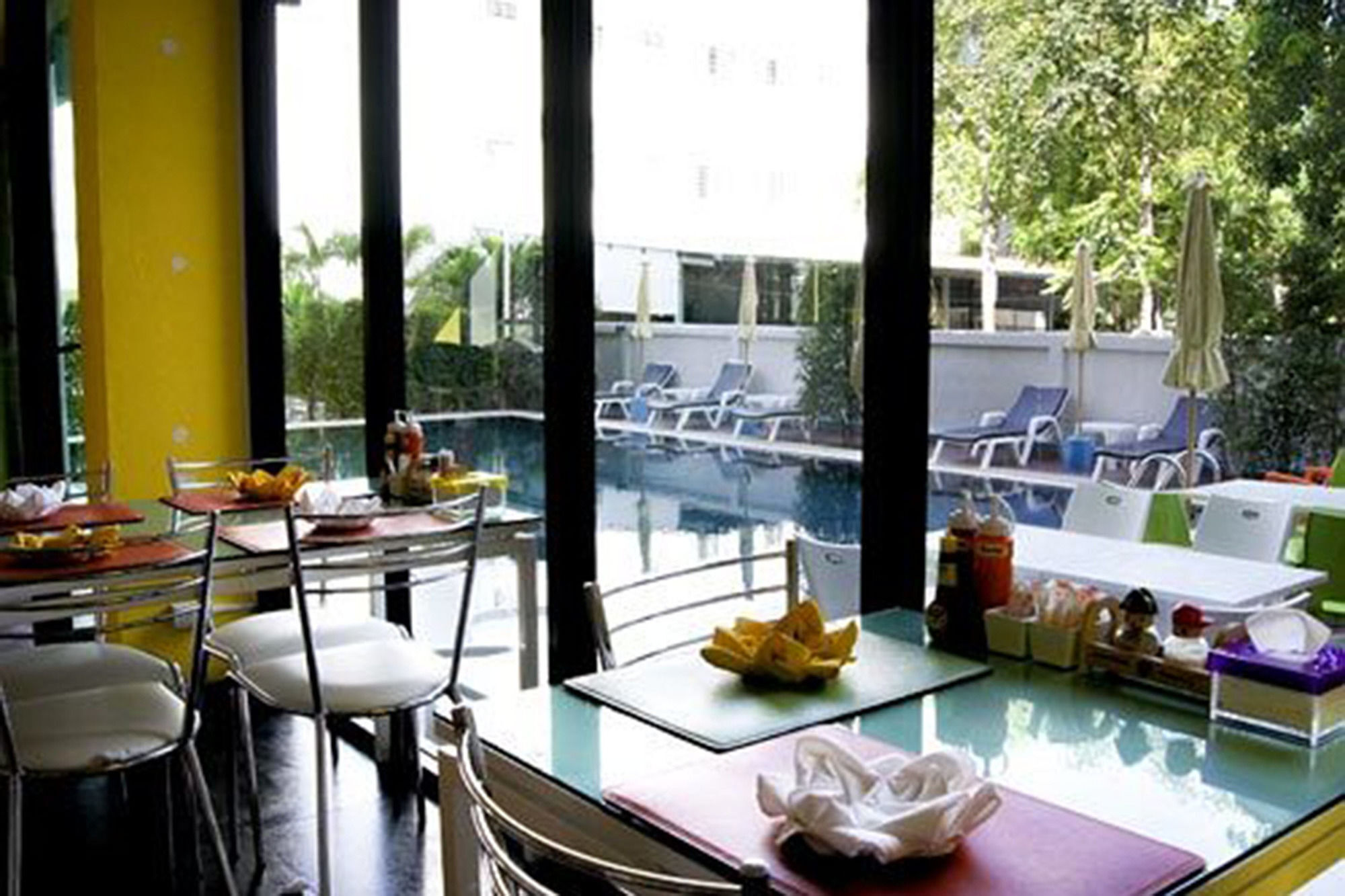 Oyo 75367 Ud Pattaya Hotel Банг Ламунг Екстериор снимка