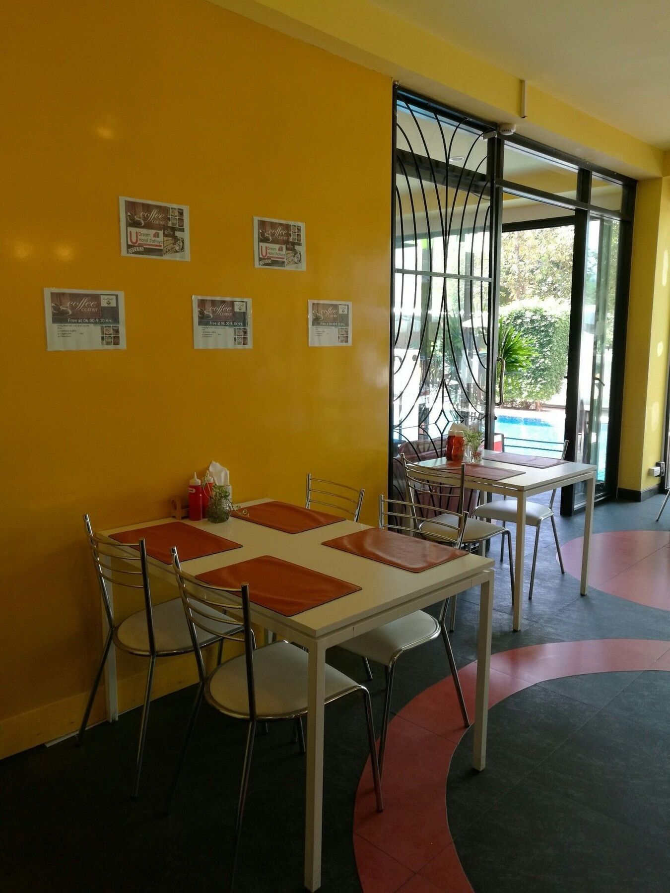 Oyo 75367 Ud Pattaya Hotel Банг Ламунг Екстериор снимка