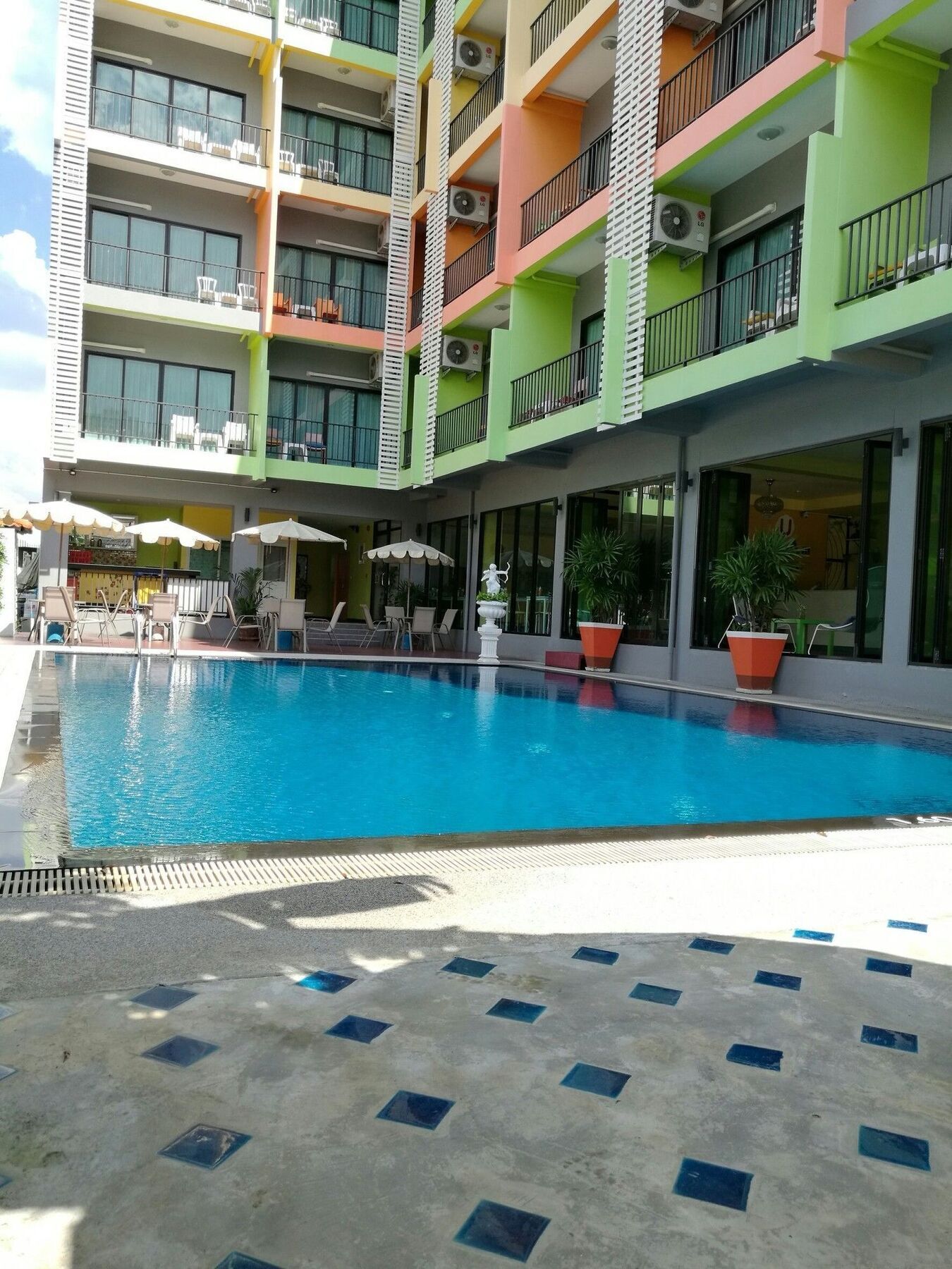 Oyo 75367 Ud Pattaya Hotel Банг Ламунг Екстериор снимка