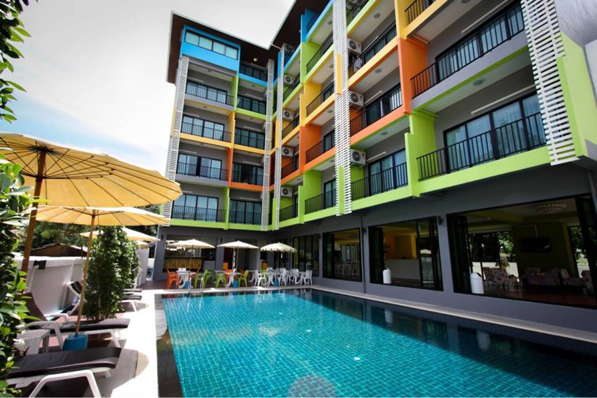 Oyo 75367 Ud Pattaya Hotel Банг Ламунг Екстериор снимка