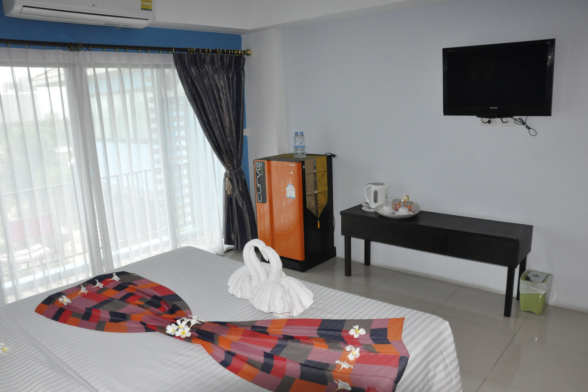 Oyo 75367 Ud Pattaya Hotel Банг Ламунг Екстериор снимка