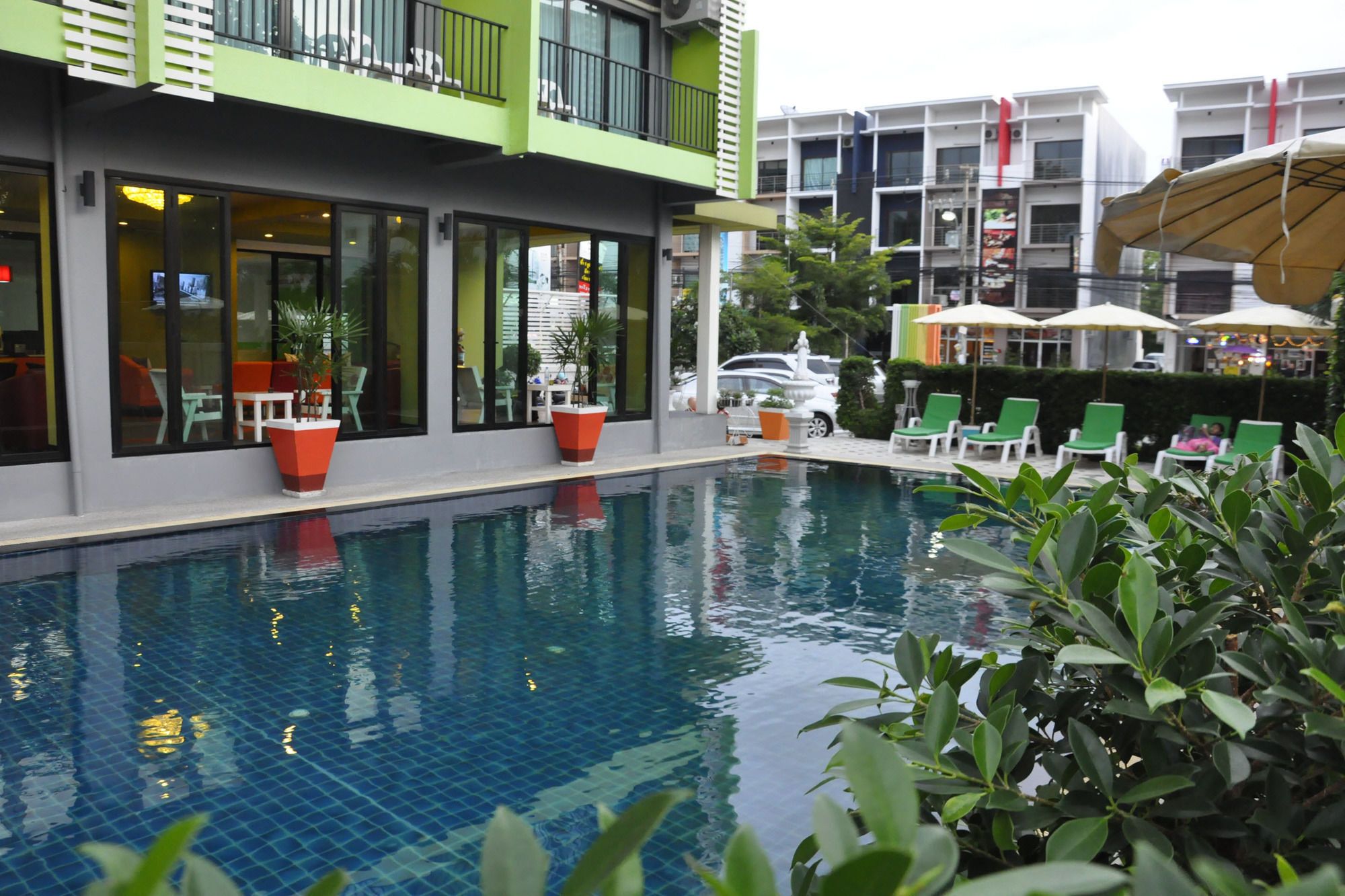 Oyo 75367 Ud Pattaya Hotel Банг Ламунг Екстериор снимка